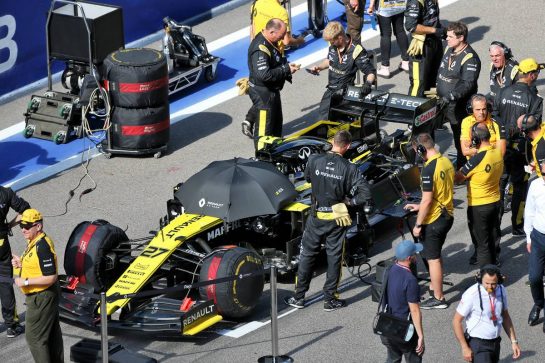 Nico Hulkenberg (GER) Renault F1 Team RS19 on the grid.
29.09.2019. Formula 1 World Championship, Rd 16, Russian Grand Prix, Sochi Autodrom, Sochi, Russia, Race Day.
- www.xpbimages.com, EMail: requests@xpbimages.com - copy of publication required for printed pictures. Every used picture is fee-liable. © Copyright: Moy / XPB Images