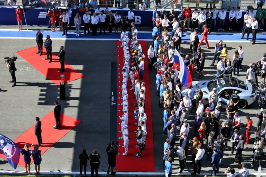 Drivers as the grid observes the national anthem.
29.09.2019. Formula 1 World Championship, Rd 16, Russian Grand Prix, Sochi Autodrom, Sochi, Russia, Race Day.
- www.xpbimages.com, EMail: requests@xpbimages.com - copy of publication required for printed pictures. Every used picture is fee-liable. © Copyright: Moy / XPB Images