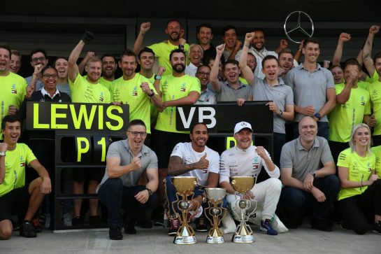 Lewis Hamilton (GBR) Mercedes AMG F1 W10 and Valtteri Bottas (FIN) Mercedes AMG F1 W10 celebrate with the team.
29.09.2019. Formula 1 World Championship, Rd 16, Russian Grand Prix, Sochi Autodrom, Sochi, Russia, Race Day.
- www.xpbimages.com, EMail: requests@xpbimages.com - copy of publication required for printed pictures. Every used picture is fee-liable. © Copyright: Batchelor / XPB Images