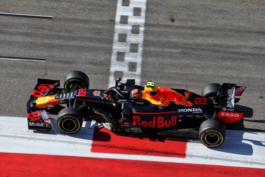 Alexander Albon (THA) Red Bull Racing RB15.
29.09.2019. Formula 1 World Championship, Rd 16, Russian Grand Prix, Sochi Autodrom, Sochi, Russia, Race Day.
- www.xpbimages.com, EMail: requests@xpbimages.com - copy of publication required for printed pictures. Every used picture is fee-liable. © Copyright: Moy / XPB Images