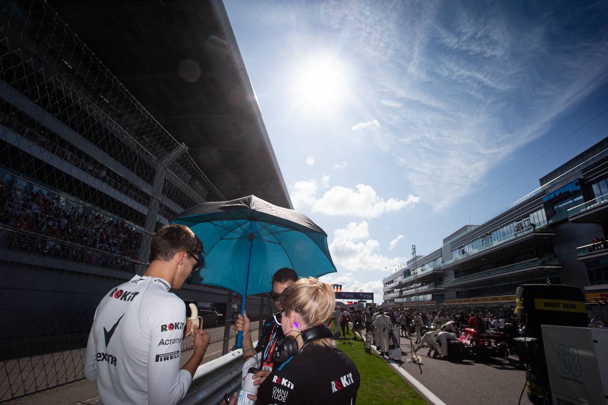 George Russell (GBR) Williams Racing on the grid.