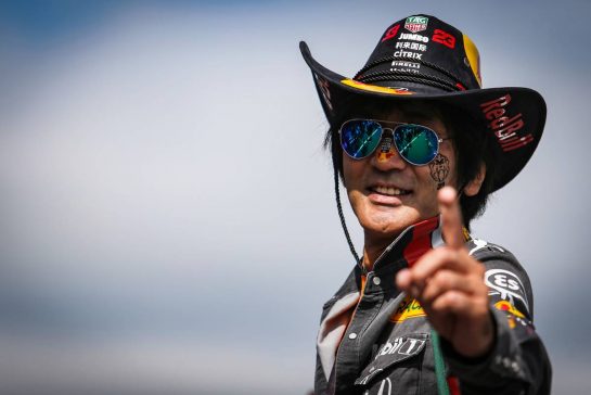 Red Bull Racing fan
10.10.2019. Formula 1 World Championship, Rd 17, Japanese Grand Prix, Suzuka, Japan, Preparation Day.
- www.xpbimages.com, EMail: requests@xpbimages.com - copy of publication required for printed pictures. Every used picture is fee-liable. © Copyright: Charniaux / XPB Images