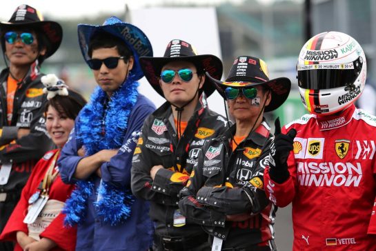 Fans
10.10.2019. Formula 1 World Championship, Rd 17, Japanese Grand Prix, Suzuka, Japan, Preparation Day.
- www.xpbimages.com, EMail: requests@xpbimages.com - copy of publication required for printed pictures. Every used picture is fee-liable. © Copyright: Charniaux / XPB Images
