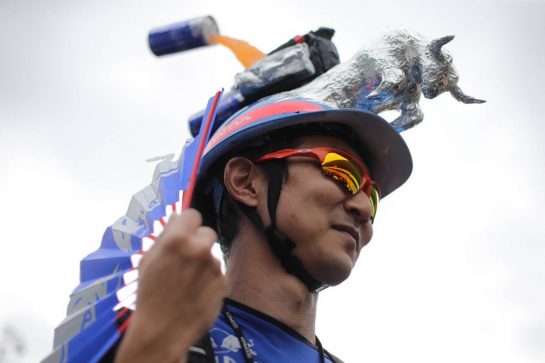 Scuderia Toro Rosso fan.
10.10.2019. Formula 1 World Championship, Rd 17, Japanese Grand Prix, Suzuka, Japan, Preparation Day.
- www.xpbimages.com, EMail: requests@xpbimages.com - copy of publication required for printed pictures. Every used picture is fee-liable. © Copyright: Bearne / XPB Images