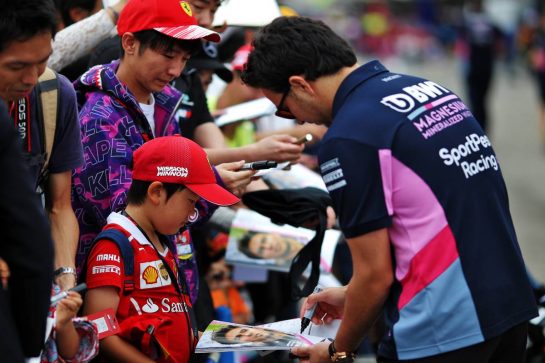 Sergio Perez (MEX) Racing Point F1 Team signs autographs for the fans.
10.10.2019. Formula 1 World Championship, Rd 17, Japanese Grand Prix, Suzuka, Japan, Preparation Day.
- www.xpbimages.com, EMail: requests@xpbimages.com - copy of publication required for printed pictures. Every used picture is fee-liable. © Copyright: Filipe / XPB Images