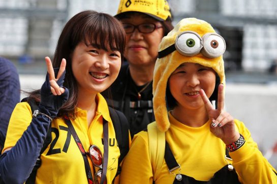 Circuit atmosphere - Renault F1 Team fans.
10.10.2019. Formula 1 World Championship, Rd 17, Japanese Grand Prix, Suzuka, Japan, Preparation Day.
- www.xpbimages.com, EMail: requests@xpbimages.com - copy of publication required for printed pictures. Every used picture is fee-liable. © Copyright: Moy / XPB Images