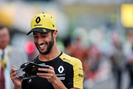 Daniel Ricciardo (AUS) Renault F1 Team.
10.10.2019. Formula 1 World Championship, Rd 17, Japanese Grand Prix, Suzuka, Japan, Preparation Day.
- www.xpbimages.com, EMail: requests@xpbimages.com - copy of publication required for printed pictures. Every used picture is fee-liable. © Copyright: Batchelor / XPB Images
