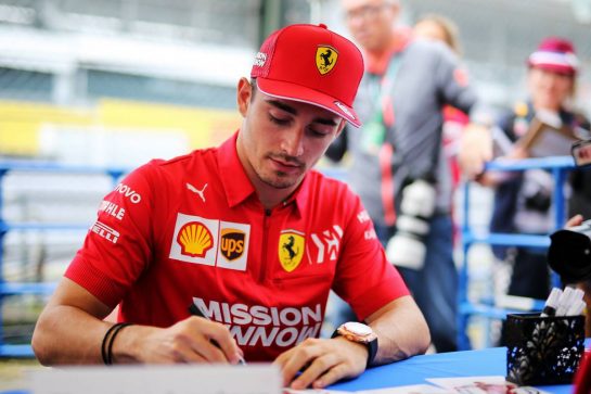 Charles Leclerc (MON) Ferrari signs autographs for the fans.
10.10.2019. Formula 1 World Championship, Rd 17, Japanese Grand Prix, Suzuka, Japan, Preparation Day.
- www.xpbimages.com, EMail: requests@xpbimages.com - copy of publication required for printed pictures. Every used picture is fee-liable. © Copyright: Filipe / XPB Images