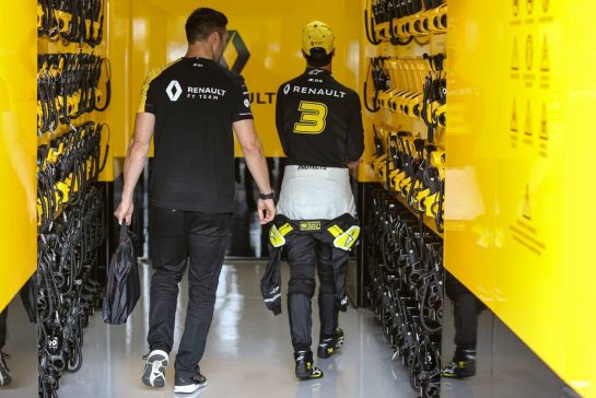 Daniel Ricciardo (AUS), Renault F1 Team 
11.10.2019. Formula 1 World Championship, Rd 17, Japanese Grand Prix, Suzuka, Japan, Practice Day.
- www.xpbimages.com, EMail: requests@xpbimages.com - copy of publication required for printed pictures. Every used picture is fee-liable. © Copyright: Charniaux / XPB Images