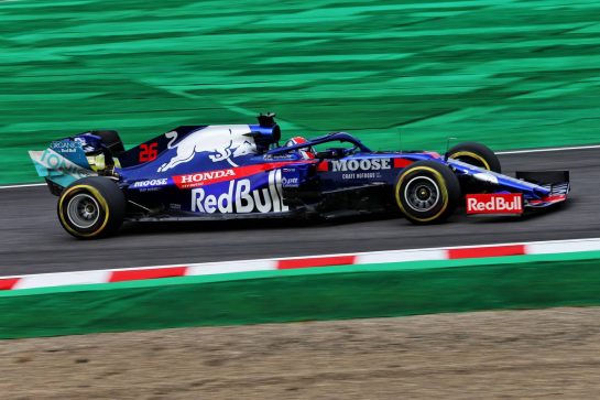 Daniil Kvyat (RUS) Scuderia Toro Rosso STR14.
11.10.2019. Formula 1 World Championship, Rd 17, Japanese Grand Prix, Suzuka, Japan, Practice Day.
- www.xpbimages.com, EMail: requests@xpbimages.com - copy of publication required for printed pictures. Every used picture is fee-liable. © Copyright: Moy / XPB Images