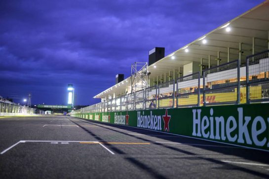 Circuit atmosphere - sunset.
11.10.2019. Formula 1 World Championship, Rd 17, Japanese Grand Prix, Suzuka, Japan, Practice Day.
- www.xpbimages.com, EMail: requests@xpbimages.com - copy of publication required for printed pictures. Every used picture is fee-liable. © Copyright: Filipe / XPB Images