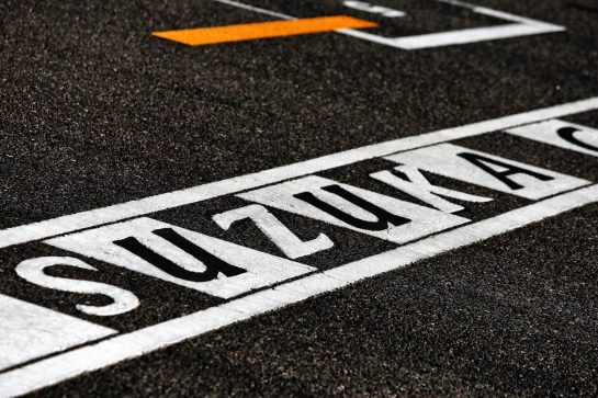 Circuit atmosphere - start / finish line.
13.10.2019. Formula 1 World Championship, Rd 17, Japanese Grand Prix, Suzuka, Japan, Sunday.
- www.xpbimages.com, EMail: requests@xpbimages.com - copy of publication required for printed pictures. Every used picture is fee-liable. © Copyright: Moy / XPB Images