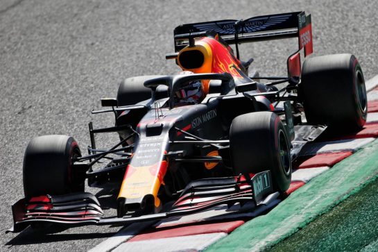 Max Verstappen (NLD) Red Bull Racing RB15.
13.10.2019. Formula 1 World Championship, Rd 17, Japanese Grand Prix, Suzuka, Japan, Sunday.
- www.xpbimages.com, EMail: requests@xpbimages.com - copy of publication required for printed pictures. Every used picture is fee-liable. © Copyright: Bearne / XPB Images