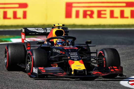 Alexander Albon (THA) Red Bull Racing RB15.
13.10.2019. Formula 1 World Championship, Rd 17, Japanese Grand Prix, Suzuka, Japan, Sunday.
- www.xpbimages.com, EMail: requests@xpbimages.com - copy of publication required for printed pictures. Every used picture is fee-liable. © Copyright: Moy / XPB Images