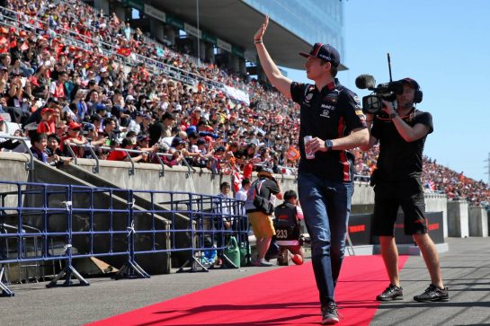 Max Verstappen (NLD) Red Bull Racing on the drivers parade.
13.10.2019. Formula 1 World Championship, Rd 17, Japanese Grand Prix, Suzuka, Japan, Sunday.
- www.xpbimages.com, EMail: requests@xpbimages.com - copy of publication required for printed pictures. Every used picture is fee-liable. © Copyright: Batchelor / XPB Images