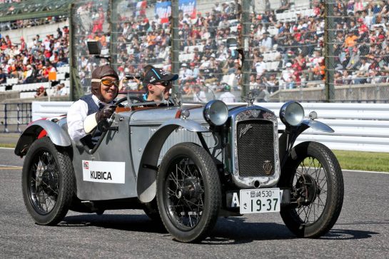 Robert Kubica (POL) Williams Racing on the drivers parade.
13.10.2019. Formula 1 World Championship, Rd 17, Japanese Grand Prix, Suzuka, Japan, Sunday.
- www.xpbimages.com, EMail: requests@xpbimages.com - copy of publication required for printed pictures. Every used picture is fee-liable. © Copyright: Batchelor / XPB Images