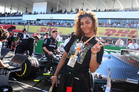 Crystal Kay (JPN) Singer, on the grid.
13.10.2019. Formula 1 World Championship, Rd 17, Japanese Grand Prix, Suzuka, Japan, Sunday.
- www.xpbimages.com, EMail: requests@xpbimages.com - copy of publication required for printed pictures. Every used picture is fee-liable. © Copyright: Moy / XPB Images