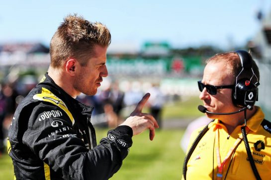 Nico Hulkenberg (GER) Renault F1 Team with Mark Slade (GBR) Renault F1 Team Race Engineer on the grid.
13.10.2019. Formula 1 World Championship, Rd 17, Japanese Grand Prix, Suzuka, Japan, Sunday.
- www.xpbimages.com, EMail: requests@xpbimages.com - copy of publication required for printed pictures. Every used picture is fee-liable. © Copyright: Charniaux / XPB Images