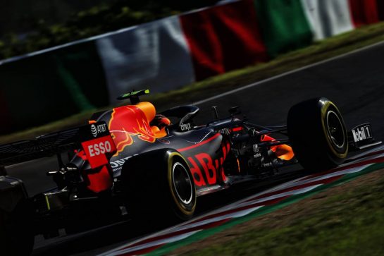 Alexander Albon (THA) Red Bull Racing RB15.
13.10.2019. Formula 1 World Championship, Rd 17, Japanese Grand Prix, Suzuka, Japan, Sunday.
 - www.xpbimages.com, EMail: requests@xpbimages.com - copy of publication required for printed pictures. Every used picture is fee-liable. © Copyright: Filipe / XPB Images