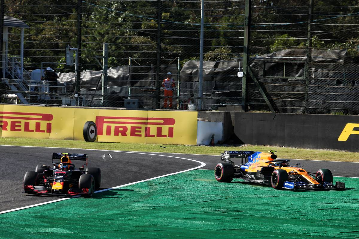 Alexander Albon (THA) Red Bull Racing RB15 and Lando Norris (GBR) McLaren MCL34 make contact.