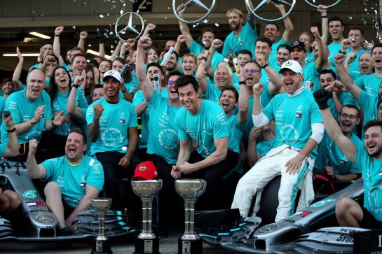 Lewis Hamilton (GBR) Mercedes AMG F1 W10, Toto Wolff (GER) Mercedes AMG F1 Shareholder and Executive Director, Valtteri Bottas (FIN) Mercedes AMG F1 W10 and the Mercedes celebrate winning the constructors championship.
13.10.2019. Formula 1 World Championship, Rd 17, Japanese Grand Prix, Suzuka, Japan, Race Day.
- www.xpbimages.com, EMail: requests@xpbimages.com - copy of publication required for printed pictures. Every used picture is fee-liable. © Copyright: Batchelor / XPB Images