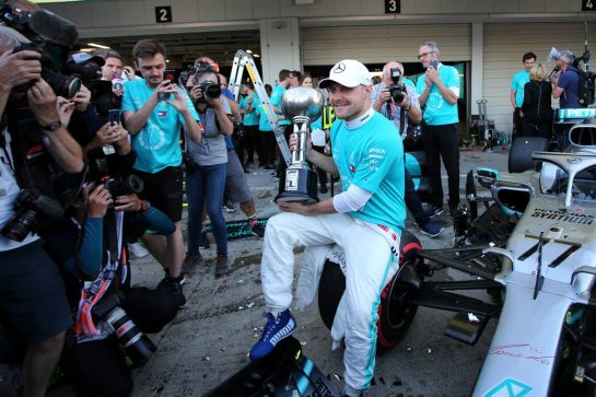 Race winner Valtteri Bottas (FIN) Mercedes AMG F1 celebrates with the team.
13.10.2019. Formula 1 World Championship, Rd 17, Japanese Grand Prix, Suzuka, Japan, Sunday.
 - www.xpbimages.com, EMail: requests@xpbimages.com - copy of publication required for printed pictures. Every used picture is fee-liable. © Copyright: Filipe / XPB Images