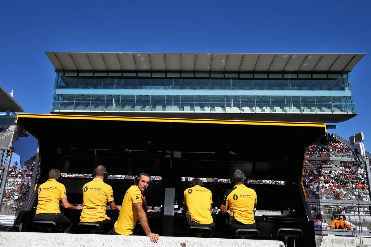 Cyril Abiteboul (FRA) Renault Sport F1 Managing Director on the pit gantry.