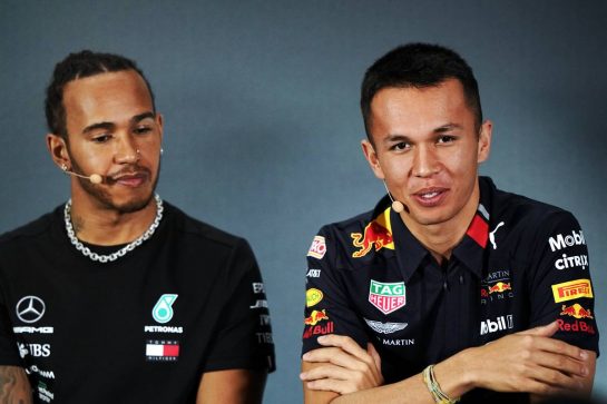 Alexander Albon (THA) Red Bull Racing (Right) and Lewis Hamilton (GBR) Mercedes AMG F1 in the FIA Press Conference.
24.10.2019. Formula 1 World Championship, Rd 18, Mexican Grand Prix, Mexico City, Mexico, Preparation Day.
 - www.xpbimages.com, EMail: requests@xpbimages.com © Copyright: Dungan / XPB Images