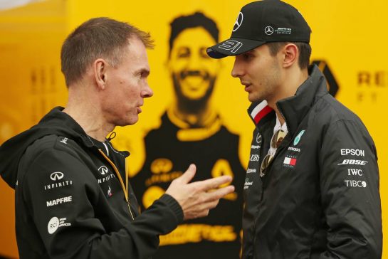 Alan Permane (GBR), Renault Sport F1 Team Trackside Operations Director and Esteban Ocon (FRA), Mercedes AMG F1 
24.10.2019. Formula 1 World Championship, Rd 18, Mexican Grand Prix, Mexico City, Mexico, Preparation Day.
- www.xpbimages.com, EMail: requests@xpbimages.com © Copyright: Charniaux / XPB Images