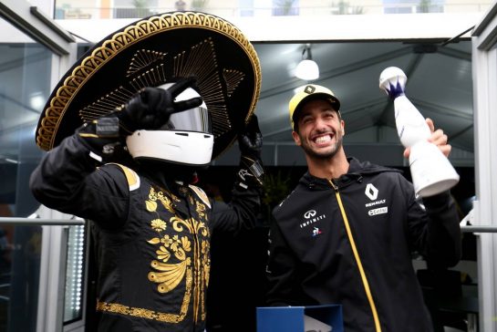 Daniel Ricciardo (AUS), Renault F1 Team 
24.10.2019. Formula 1 World Championship, Rd 18, Mexican Grand Prix, Mexico City, Mexico, Preparation Day.
- www.xpbimages.com, EMail: requests@xpbimages.com © Copyright: Charniaux / XPB Images