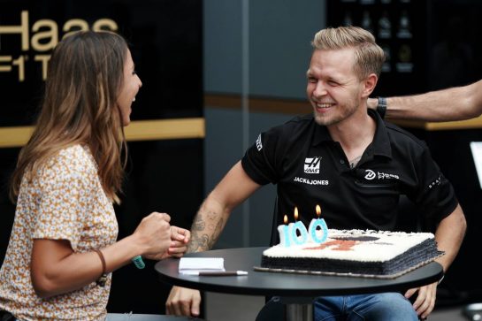 Kevin Magnussen (DEN) Haas F1 Team celebrates his 100th F1 appearance.
24.10.2019. Formula 1 World Championship, Rd 18, Mexican Grand Prix, Mexico City, Mexico, Preparation Day.
- www.xpbimages.com, EMail: requests@xpbimages.com © Copyright: Dungan / XPB Images