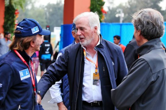 (L to R): Emerson Fittipaldi (BRA) with Danny Sullivan (USA).
25.10.2019. Formula 1 World Championship, Rd 18, Mexican Grand Prix, Mexico City, Mexico, Practice Day.
- www.xpbimages.com, EMail: requests@xpbimages.com © Copyright: Moy / XPB Images