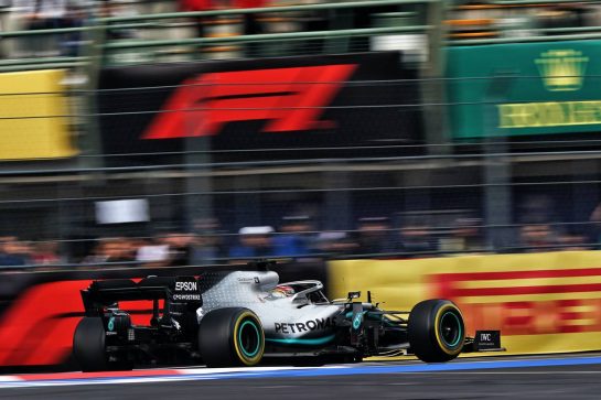Lewis Hamilton (GBR) Mercedes AMG F1 W10.
25.10.2019. Formula 1 World Championship, Rd 18, Mexican Grand Prix, Mexico City, Mexico, Practice Day.
- www.xpbimages.com, EMail: requests@xpbimages.com © Copyright: Dungan / XPB Images