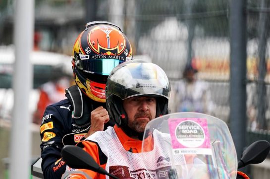 Alexander Albon (THA) Red Bull Racing returns to the pits after crashing in the second practice session.
25.10.2019. Formula 1 World Championship, Rd 18, Mexican Grand Prix, Mexico City, Mexico, Practice Day.
- www.xpbimages.com, EMail: requests@xpbimages.com © Copyright: Dungan / XPB Images