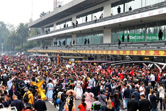 Pit atmosphere.
25.10.2019. Formula 1 World Championship, Rd 18, Mexican Grand Prix, Mexico City, Mexico, Practice Day.
- www.xpbimages.com, EMail: requests@xpbimages.com © Copyright: Moy / XPB Images