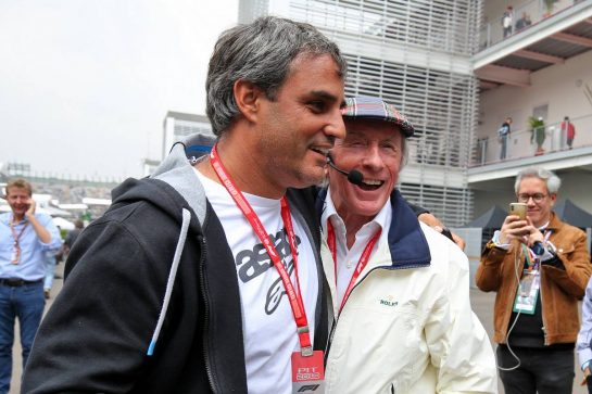 (L to R): Juan Pablo Montoya (COL) with Jackie Stewart (GBR).
25.10.2019. Formula 1 World Championship, Rd 18, Mexican Grand Prix, Mexico City, Mexico, Practice Day.
- www.xpbimages.com, EMail: requests@xpbimages.com © Copyright: Moy / XPB Images