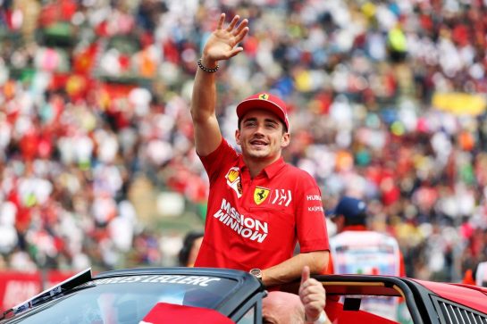 Charles Leclerc (MON) Ferrari on the drivers parade.
27.10.2019. Formula 1 World Championship, Rd 18, Mexican Grand Prix, Mexico City, Mexico, Race Day.
- www.xpbimages.com, EMail: requests@xpbimages.com © Copyright: Moy / XPB Images