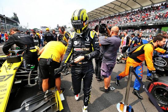 Nico Hulkenberg (GER) Renault F1 Team RS19 on the grid.
27.10.2019. Formula 1 World Championship, Rd 18, Mexican Grand Prix, Mexico City, Mexico, Race Day.
- www.xpbimages.com, EMail: requests@xpbimages.com © Copyright: Charniaux / XPB Images