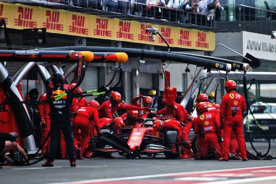 Sebastian Vettel (GER) Ferrari SF90 makes a pit stop.
27.10.2019. Formula 1 World Championship, Rd 18, Mexican Grand Prix, Mexico City, Mexico, Race Day.
- www.xpbimages.com, EMail: requests@xpbimages.com © Copyright: Charniaux / XPB Images