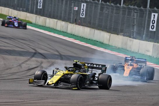 Nico Hulkenberg (GER) Renault F1 Team RS19 locks up under braking.
27.10.2019. Formula 1 World Championship, Rd 18, Mexican Grand Prix, Mexico City, Mexico, Race Day.
- www.xpbimages.com, EMail: requests@xpbimages.com © Copyright: Batchelor / XPB Images