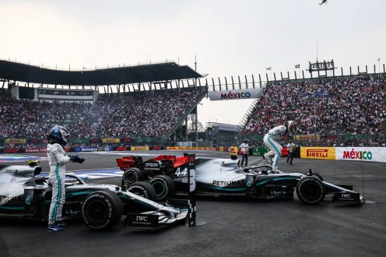 Lewis Hamilton (GBR), Mercedes AMG F1  and Valtteri Bottas (FIN), Mercedes AMG F1 27.10.2019. Formula 1 World Championship, Rd 18, Mexican Grand Prix, Mexico City, Mexico, Race Day.- www.xpbimages.com, EMail: requests@xpbimages.com © Copyright: Charniaux / XPB Images