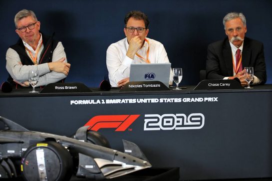 (L to R): Ross Brawn (GBR) Managing Director, Motor Sports; Nicholas Tombazis (GRE) FIA Head of Single-Seater Technical Matters; and Chase Carey (USA) Formula One Group Chairman, at a 2021 Regulations Press Conference.
31.10.2019. Formula 1 World Championship, Rd 19, United States Grand Prix, Austin, Texas, USA, Preparation Day.
- www.xpbimages.com, EMail: requests@xpbimages.com © Copyright: Batchelor / XPB Images