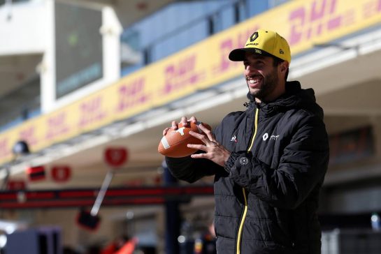 Daniel Ricciardo (AUS), Renault F1 Team
31.10.2019. Formula 1 World Championship, Rd 19, United States Grand Prix, Austin, Texas, USA, Preparation Day.
- www.xpbimages.com, EMail: requests@xpbimages.com © Copyright: Charniaux / XPB Images
