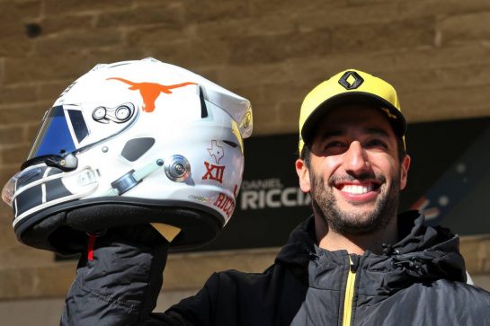 Daniel Ricciardo (AUS) Renault F1 Team with a new helmet design.
31.10.2019. Formula 1 World Championship, Rd 19, United States Grand Prix, Austin, Texas, USA, Preparation Day.
- www.xpbimages.com, EMail: requests@xpbimages.com © Copyright: Moy / XPB Images