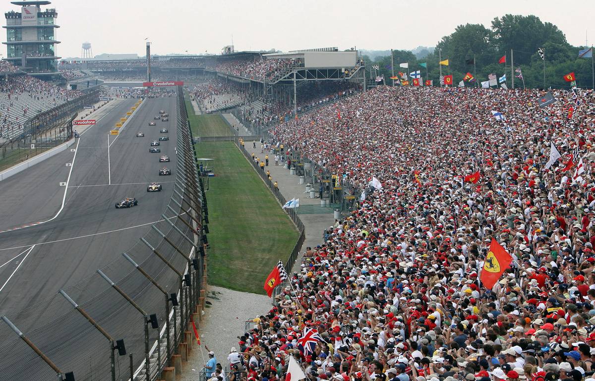 Почему формула 1 в субботу. Индианаполис формула 1. Формула 1 и гонки в Индианаполисе. Адлер трасса формула 1. Формула 1 плакат США Индианаполис 2005.