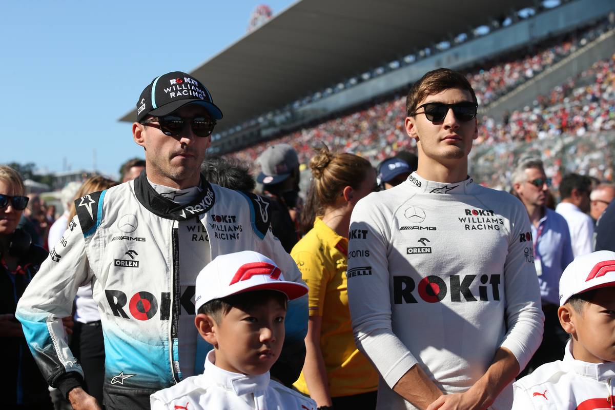 Robert Kubica (POL) Williams Racing FW42 and George Russell (GBR) Williams Racing FW42.