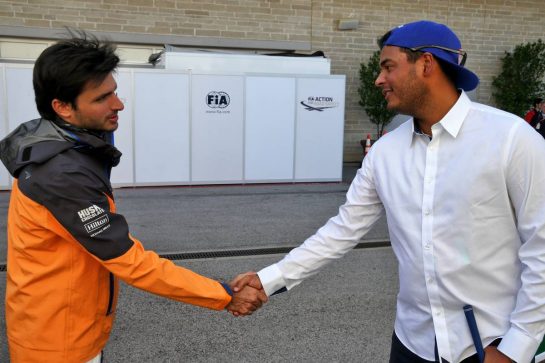 (L to R): Carlos Sainz Jr (ESP) McLaren with Sebastian Munoz (COL) Golf Player.
01.11.2019. Formula 1 World Championship, Rd 19, United States Grand Prix, Austin, Texas, USA, Practice Day.
- www.xpbimages.com, EMail: requests@xpbimages.com © Copyright: Batchelor / XPB Images