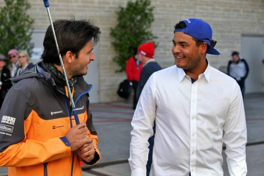 (L to R): Carlos Sainz Jr (ESP) McLaren with Sebastian Munoz (COL) Professional Golf Player.
01.11.2019. Formula 1 World Championship, Rd 19, United States Grand Prix, Austin, Texas, USA, Practice Day.
- www.xpbimages.com, EMail: requests@xpbimages.com © Copyright: Batchelor / XPB Images