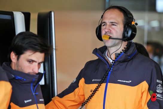 Tom Stallard (GBR) McLaren Race Engineer with Carlos Sainz Jr (ESP) McLaren.
01.11.2019. Formula 1 World Championship, Rd 19, United States Grand Prix, Austin, Texas, USA, Practice Day.
- www.xpbimages.com, EMail: requests@xpbimages.com © Copyright: Batchelor / XPB Images