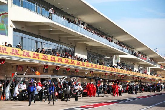 The pit lane during the second practice session.
01.11.2019. Formula 1 World Championship, Rd 19, United States Grand Prix, Austin, Texas, USA, Practice Day.
- www.xpbimages.com, EMail: requests@xpbimages.com © Copyright: Batchelor / XPB Images